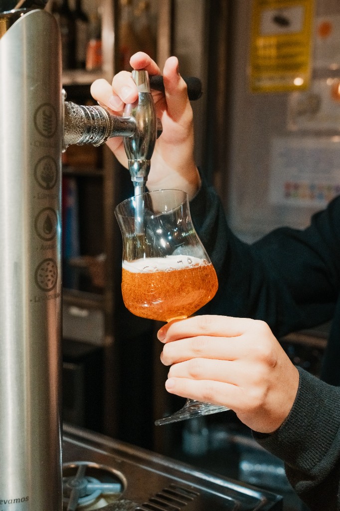 Cerveza de barril servida en copa